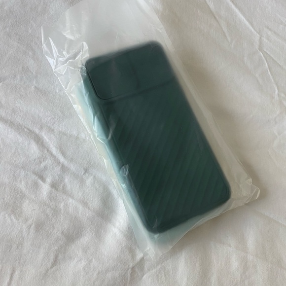 Free w purchase Bundle of I phone 11 cases with camera protect - Picture 11 of 11